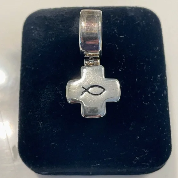 Silpada Sterling Silver Cross Pendant. - Picture 1 of 4